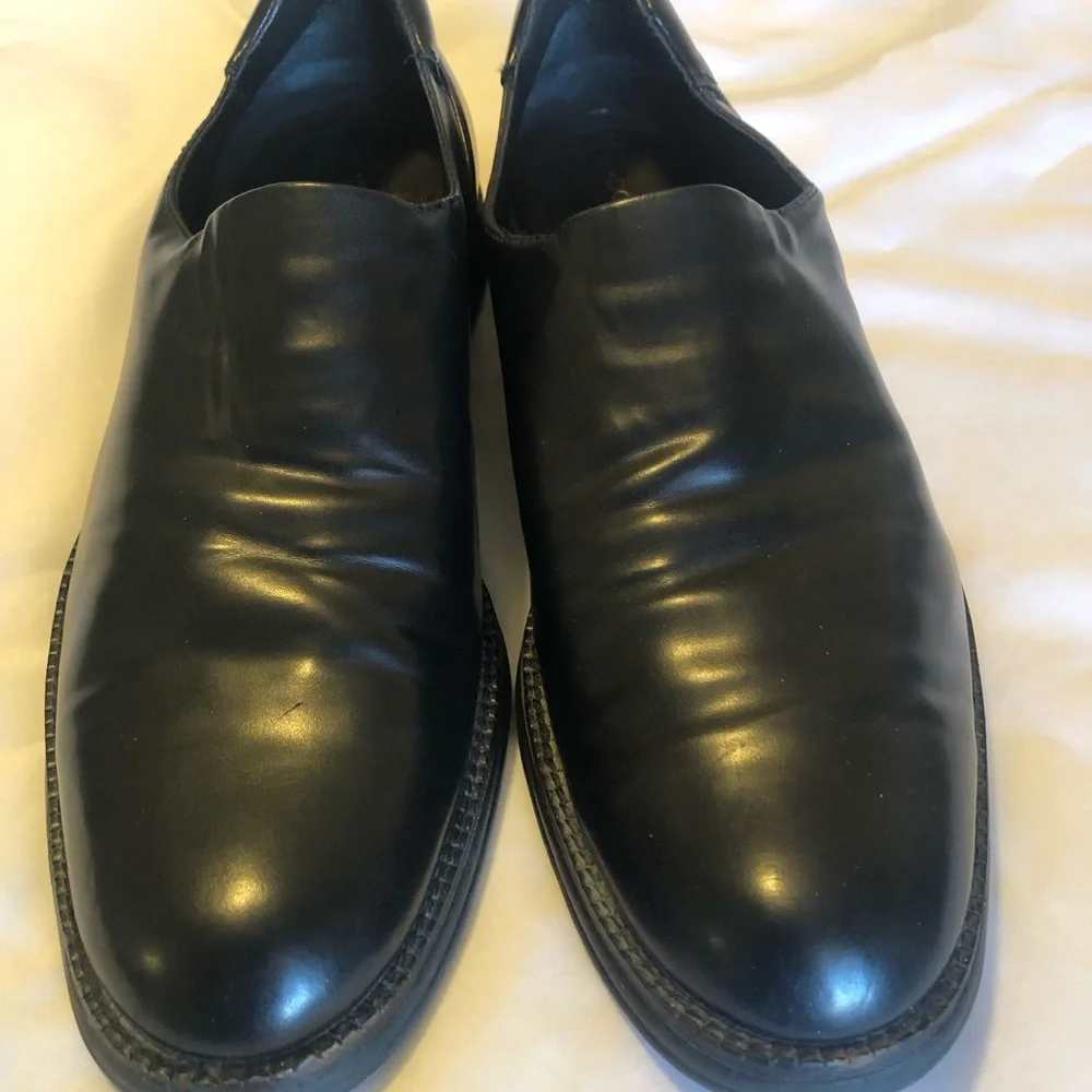 Donald J. Pliner Black Leather Loafers Sleek Design